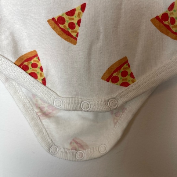 Monica and Andy Pizza Onesie 6-9 months - Picture 6 of 6